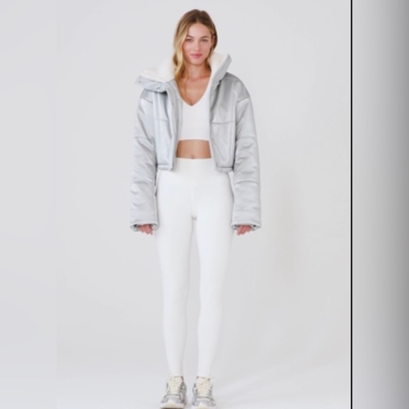 $248 Alo Yoga Orion Cropped Puffer Jacket Coat Silver Ivory Sherpa Jacket Small - Picture 5 of 11